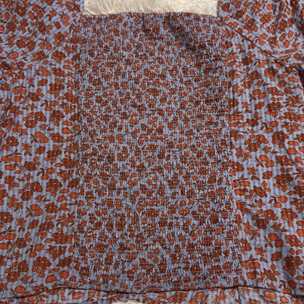Madewell Button-Front Smocked-Back Top in Piccola Floral in Pale Dawn 10